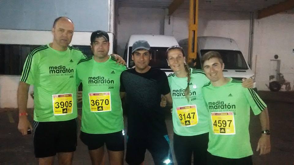 Media maratón en Rosario con presencia de atletas locales
