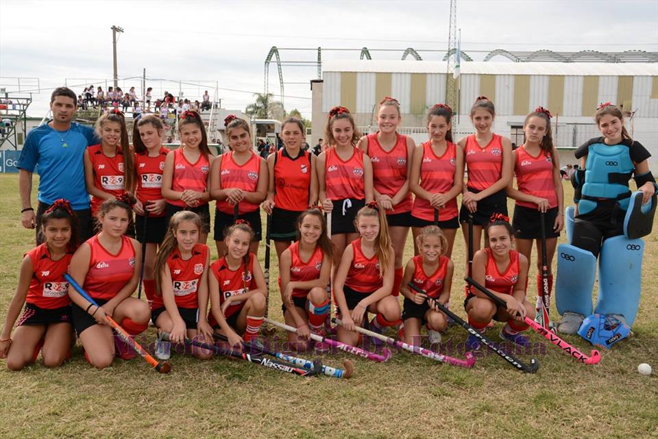 Debut con triunfo en sub 14 de Hockey femenino