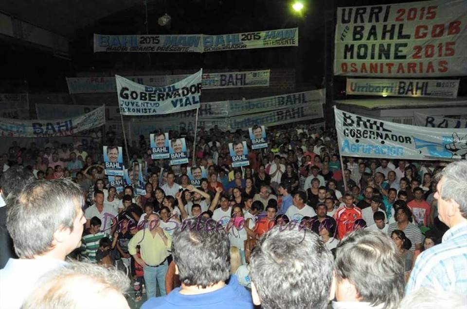 Junto a Bahl aparecio el primer cartel promocionando la candidatura de Maín a la Intendencia