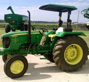 EL MUNICIPIO LOCAL ADQUIRIÓ UN NUEVO TRACTOR 0 KM.