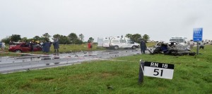 VIALE : GRAVE ACCIDENTE EN LA RUTA 18 , CHOCARON DOS AUTOS DE FRENTE , EL SALDO FUE DE 4 MUERTOS