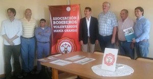 EL MINISTERIO DE DESARROLLO SOCIAL DE ENTRE RÍOS ENTREGÓ APORTE A BOMBEROS DE MARÍA GRANDE.