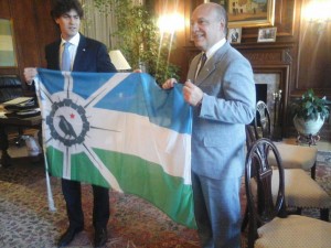 La Bandera de María Grande en la embajada Argentina en Washington