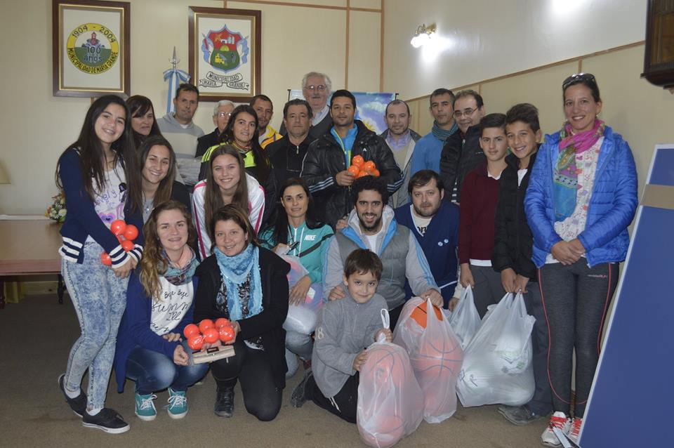 Entrega de elementos deportivos