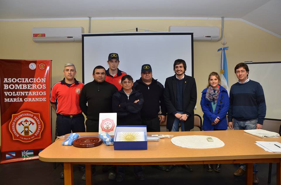 Bomberos Voluntarios María Grande recibió una Bandera de ceremonia del Diputado Nacional Juan Manuel Huss