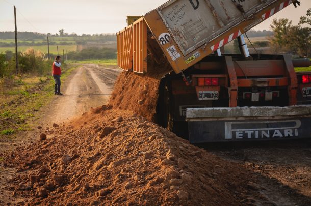 La zonal Cerrito lleva adelante un programa de trabajos en caminos productivos