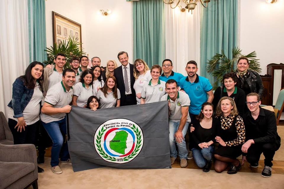Bahl recibió a la Asociación de Sordos de la ciudad de Paraná