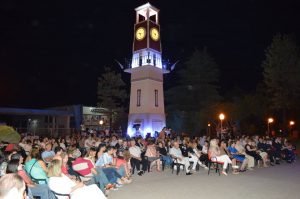 Entrega de reconocimiento a mujeres destacadas