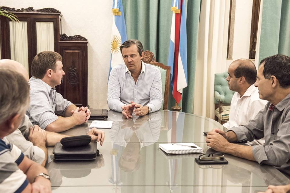 Bahl encabezó una reunión de trabajo con productores avícolas de Paraná Campaña