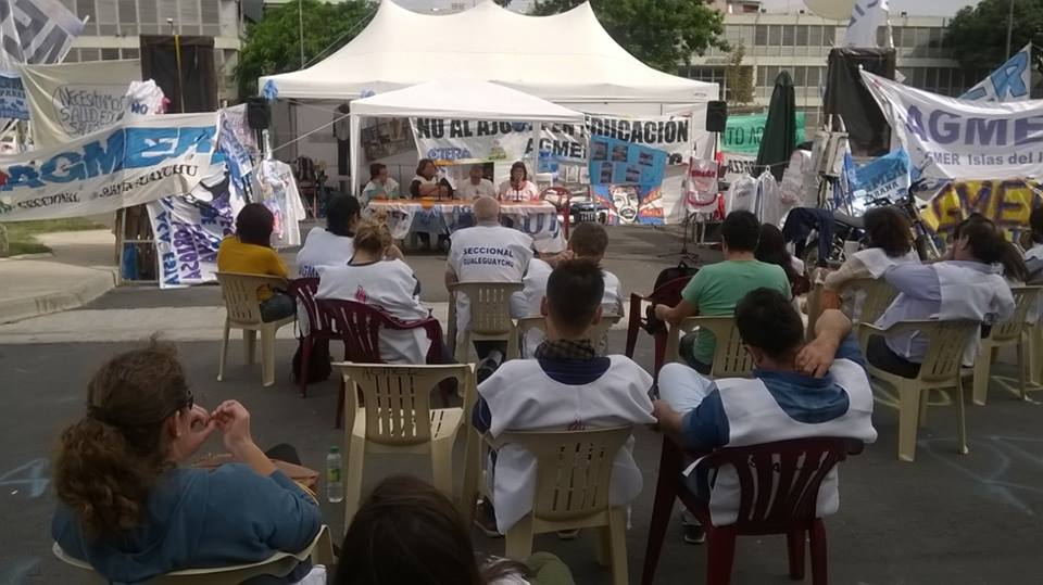 Continúan las actividades en la Carpa Blanca Entrerriana