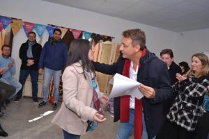 Entrega de herramientas a egresados del programa Crecer y a emprendedores de Tabossi y de Viale