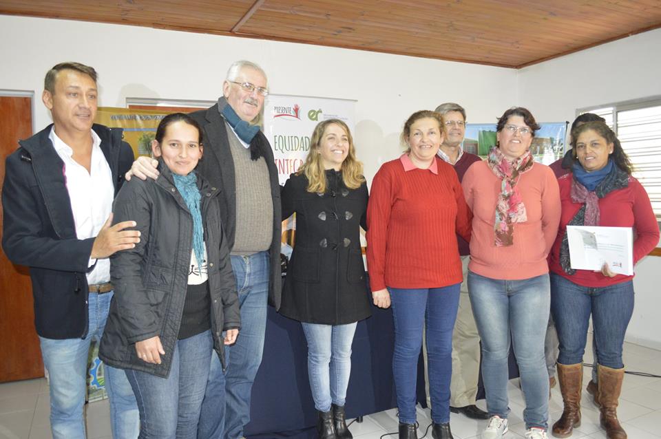 Más de 60 emprendedores de Paraná Campaña recibieron microcréditos y herramientas