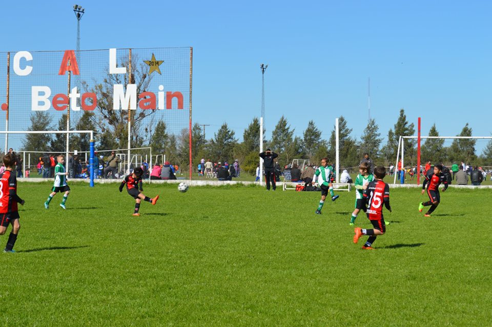 Más de mil  doscientas personas en el predio de Litoral compartieron una jornada de futbol Infantil