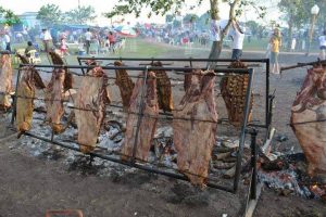 Tabossi realiza una nueva edición de la Fiesta del Costillar a la Estaca