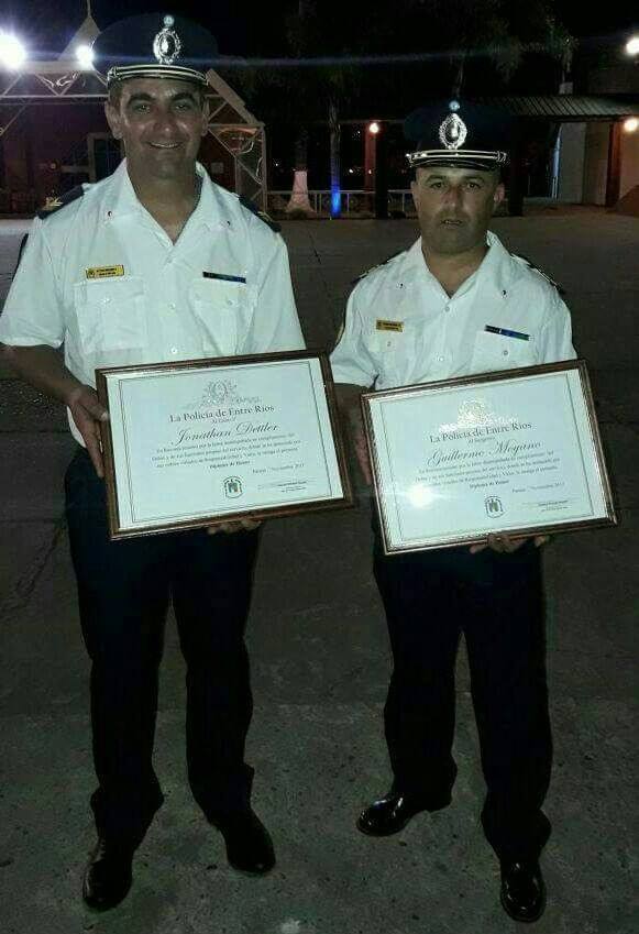 Los Policia locales Jonathan Dettler y Guillermo Moyano fueron distinguidos en la Dirección de Institutos Policiales