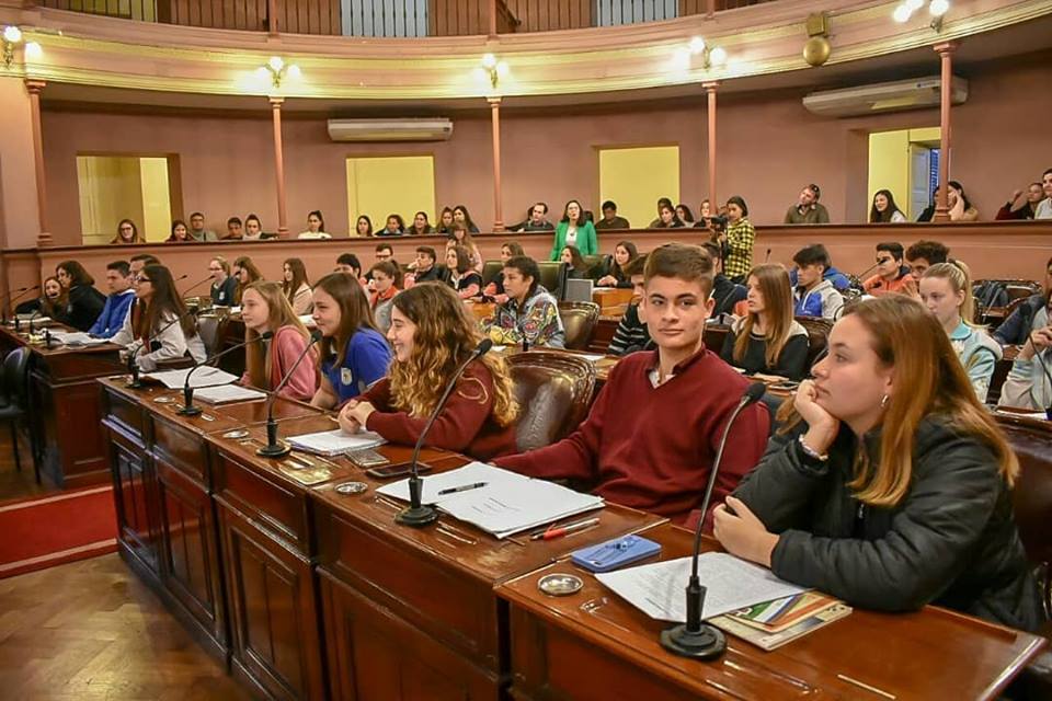 Escuelas de María Grande, participaron del Senado Juvenil