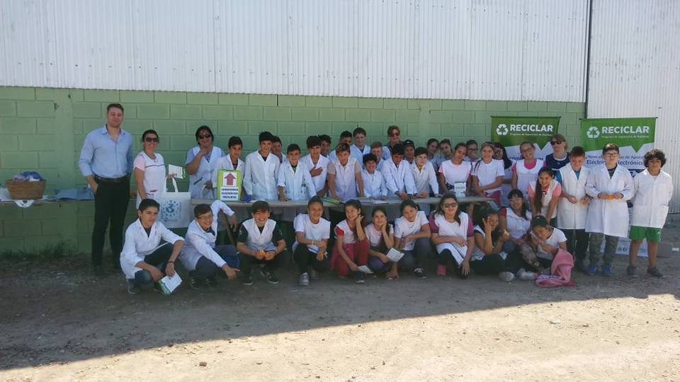 Alumnos de escuela primarias visitaron la planta de tratamiento de residuos.