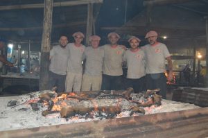 El equipo «La Previa» representó a María Grande en la Fiesta del asado con cuero