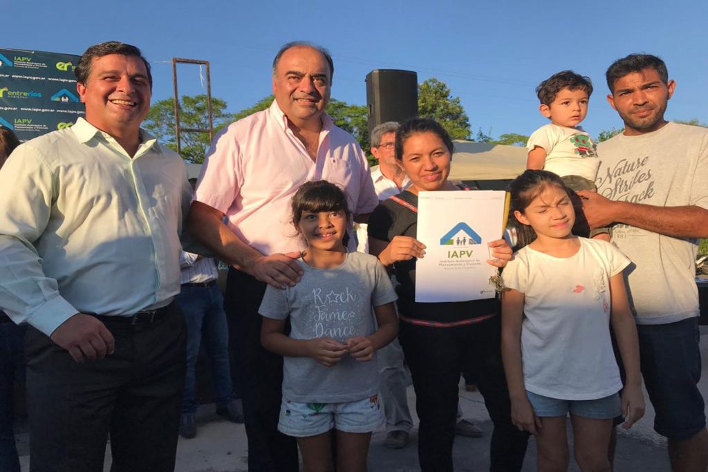 Inauguraron 300 viviendas en Paraná financiadas por la provincia y Nación