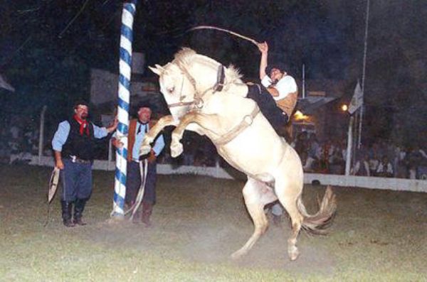 Este sábado, Festival y Jineteada en Atlético María Grande