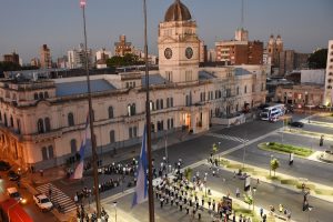 Bordet valoró el gesto de continuar las negociaciones salariales docentes con los chicos en la escuela