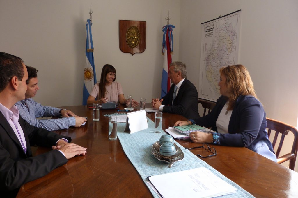 Salud y oftalmólogos trabajan en un convenio de cooperación