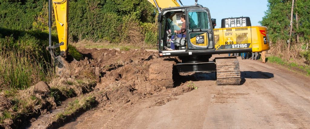 El gobierno invierte en maquinarias viales para el mantenimiento de la red caminera de la provincia