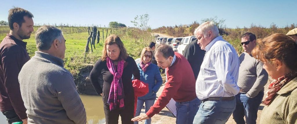 Planifican trabajos para caminos del departamento Victoria