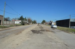 Se construye cantero central en calle Perón