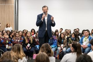 Bahl reunió a más de 200 jóvenes en una novedosa capacitación