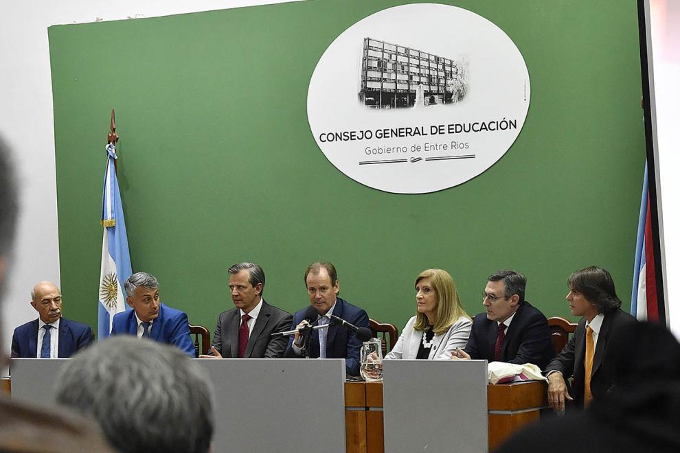 ENTRE RÍOS: Brillante encuentro de la Legislatura para debatir la inminente ley de jurados