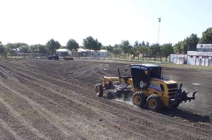 Municipalidad de Tabossi mejora la infraestructura del polideportivo y compromete ayuda para el fútbol