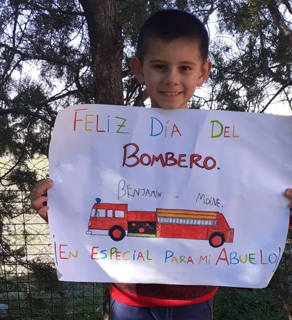 Los  chicos homenajearon a los Bomberos en su día