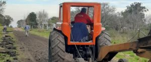 Se realizan trabajos de conservación en caminos vecinales del departamento Villaguay