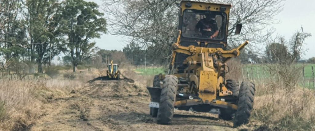 Se reconstruyen caminos rurales en el departamento Uruguay