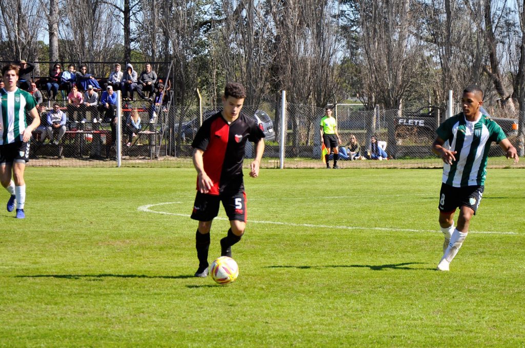 Aaron Martínez se sumó al plantel profesional de Colón