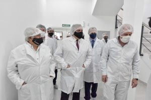 El Presidente y Bordet visitaron un laboratorio que exporta a 30 países