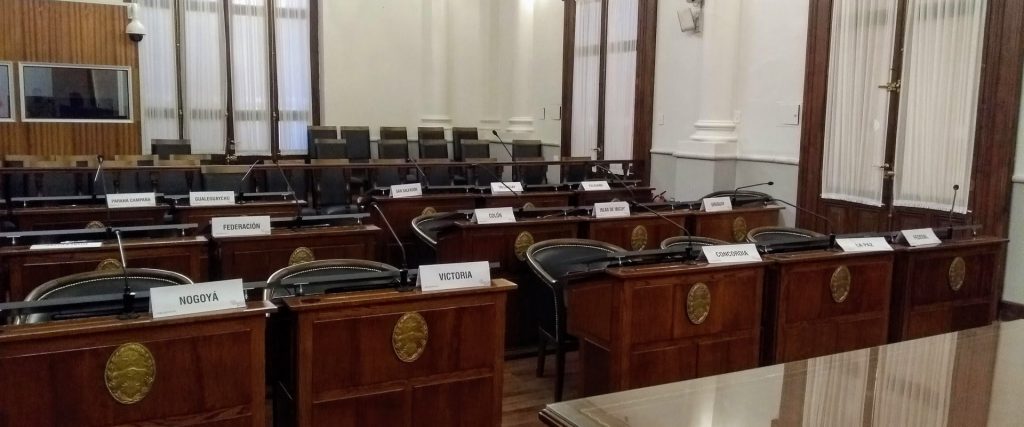 Las sesiones de la Cámara de Senadores contarán con intérprete de lengua de señas