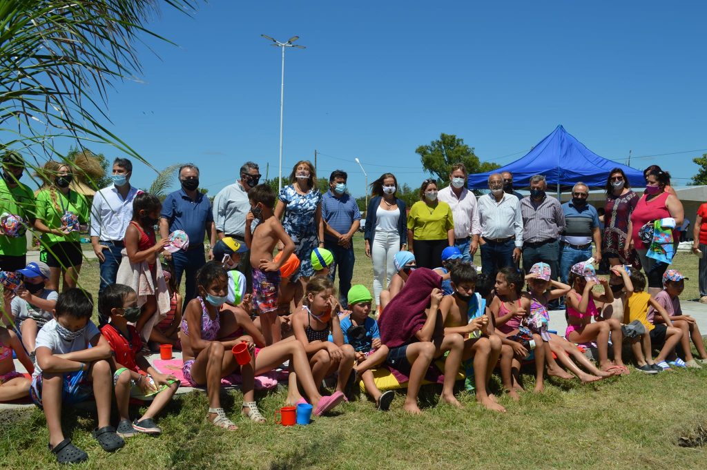 EL PINGO INAUGURO COMPLEJO DE PILETAS