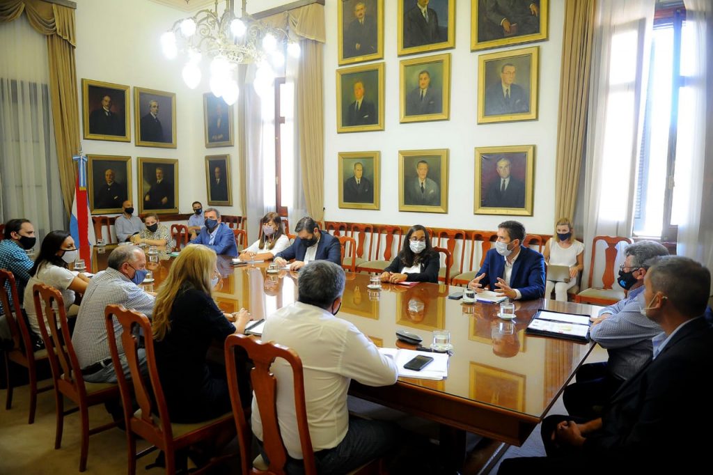 El gobierno articulará con los gremios docentes los criterios de presencialidad en las escuelas