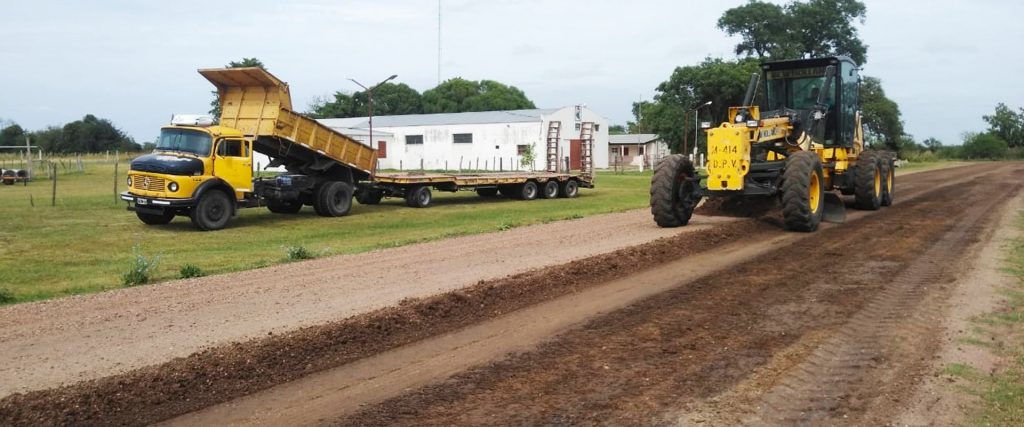 Vialidad continúa con el mantenimiento de caminos en zonas productivas del departamento Paraná