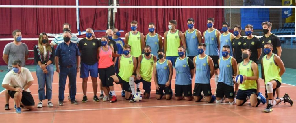 El gobierno acompaña al primer equipo de voley del Club Paracao de Paraná