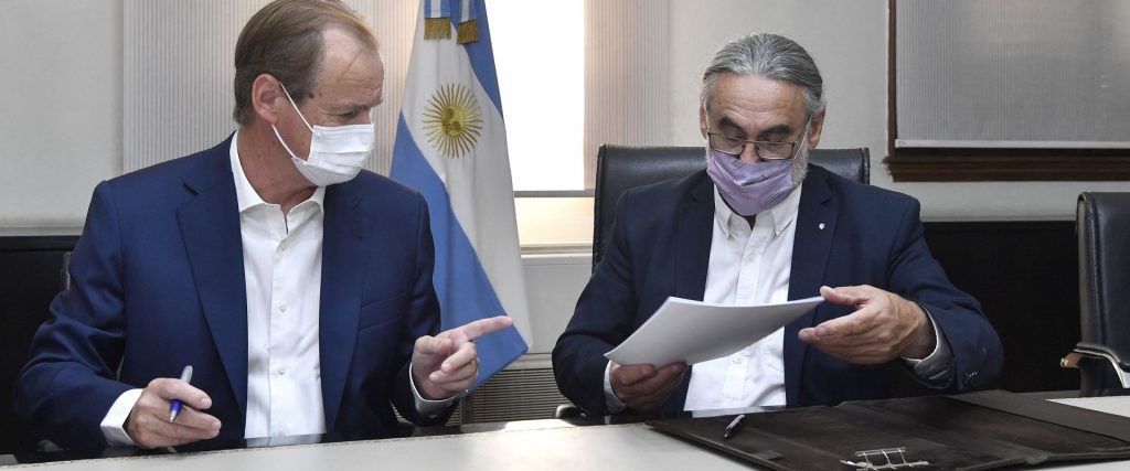 Bordet firmó un convenio con Nación para financiar el desarrollo del sector foresto industrial