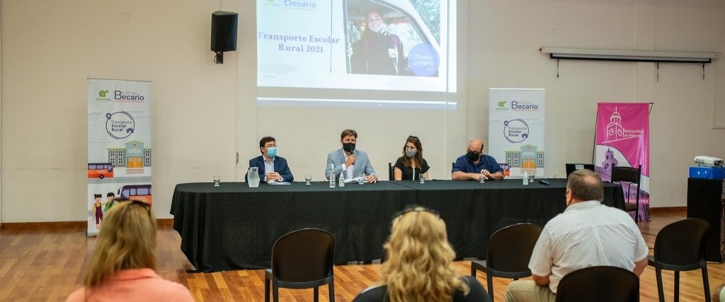 El Becario y transportistas escolares rurales acordaron el formato para el nuevo sistema del servicio