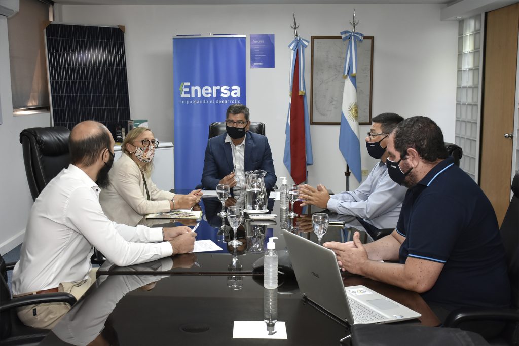 La provincia garantiza el acceso a servicios básicos de energías renovables a usuarios rurales, isleños y costeros