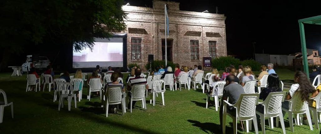 Continúa la recorrida del cine móvil por las localidades entrerrianas