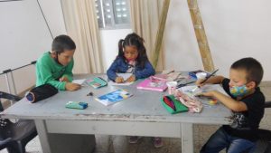 Clases de apoyo escolar en el Barrio Castaldo