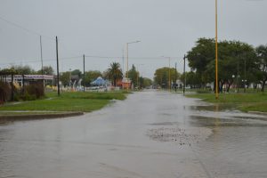 La copiosa lluvia de las primeras horas de sábado trajo inconvenientes en María Grande