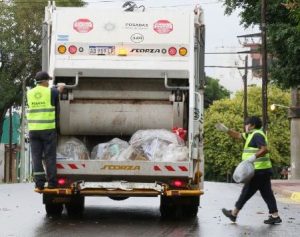 Un recipiente con amoniaco entre los residuos, provocó  inconvenientes a los trabajadores de la recolección