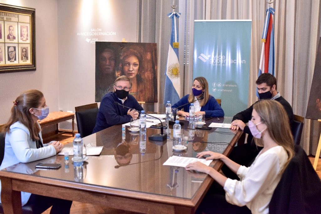 Encuentro entre autoridades provinciales y jóvenes industriales